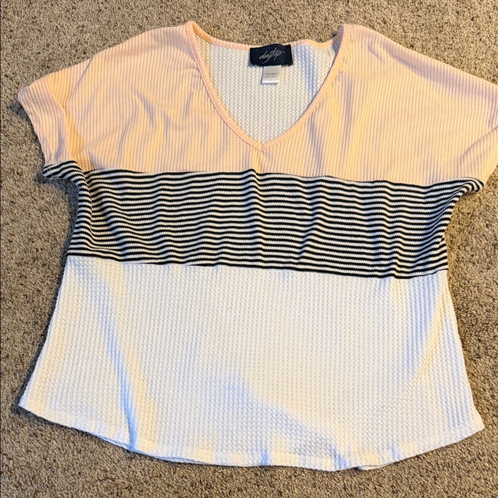 Daytrip V-Neck Striped Top size large from The Buckle